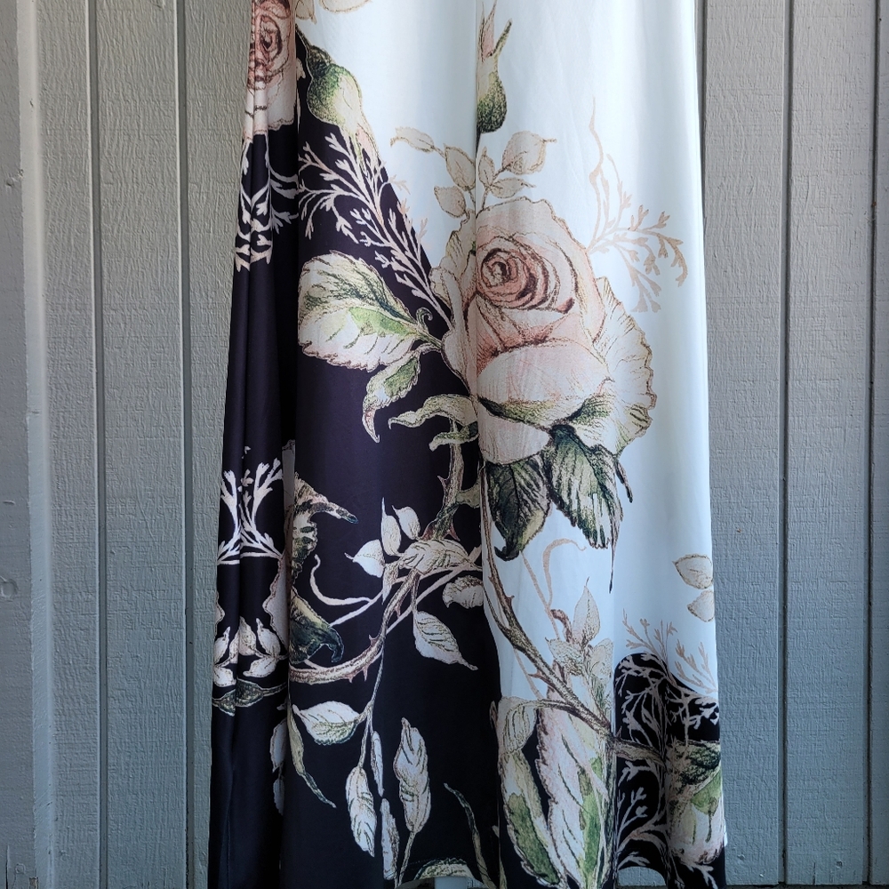 Silky Floral Vacation Dress Gorgeous Roses like new Black White Pink Sleeveless - Picture 7 of 13
